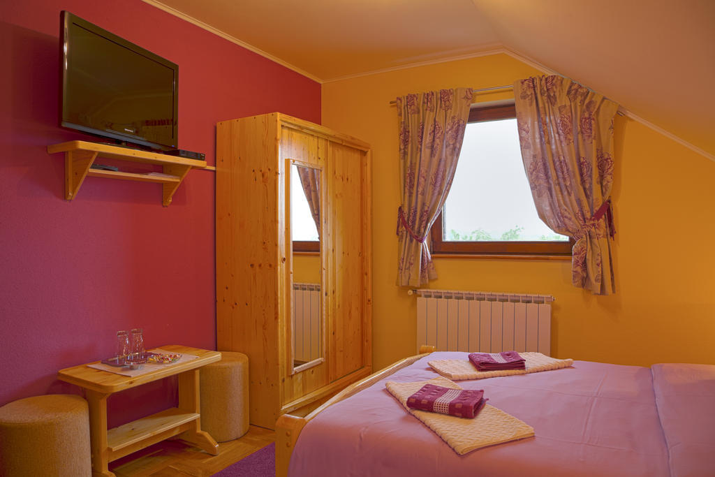 Apartments Tratincica Селиште-Дрежничко Номер фото